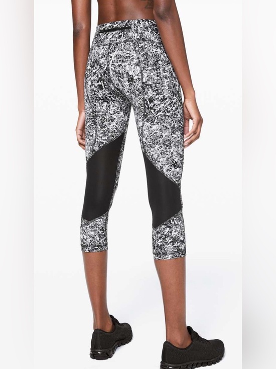 lululemon athletica Pants - Lululemon Pace Rival Crop 22" Leggings Paint Splash Silver Multi Black Sz 2